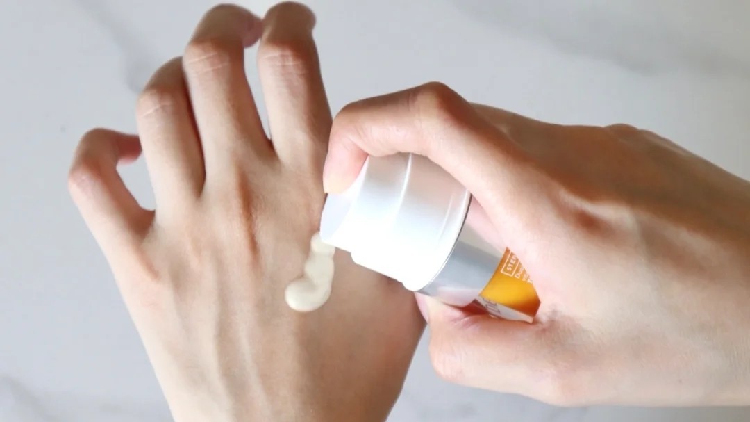 适合中性皮肤的提亮去黄精华,保湿祛黄紧致提亮精华