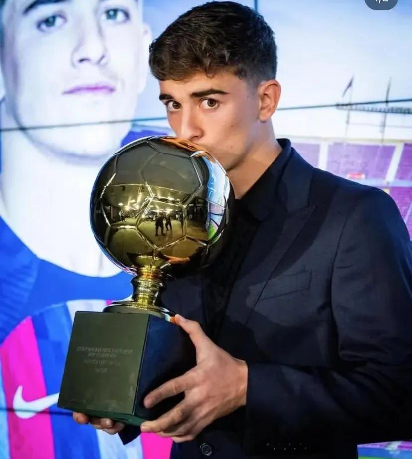 中西双语顶着最萌的脸进最狠的球西班牙美少年世界杯首秀创纪录