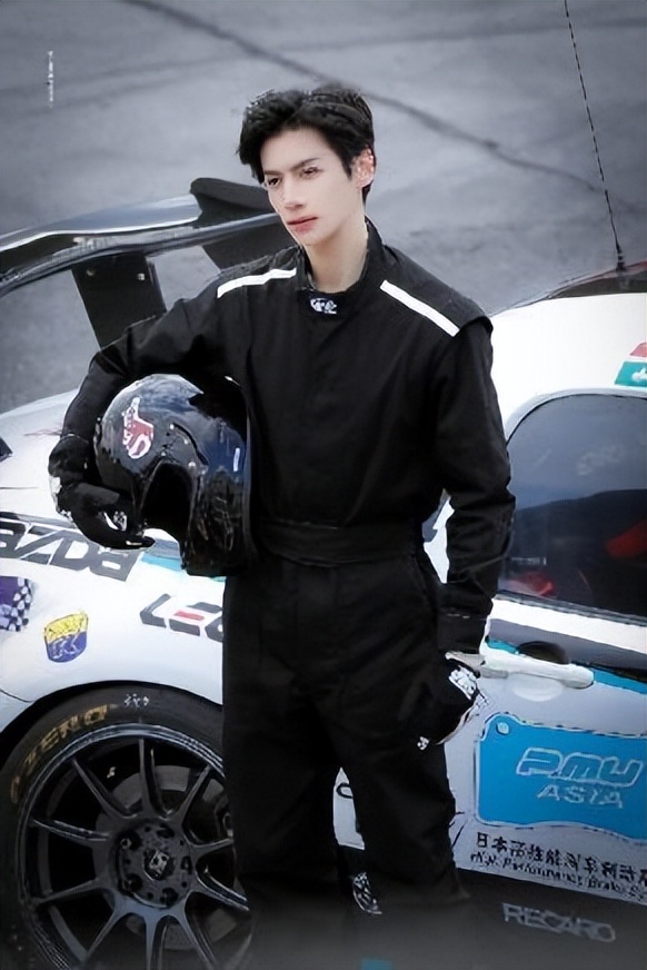 瘦到脱相的男明星罗云熙,为什么黑罗云熙瘦偏偏不黑演技