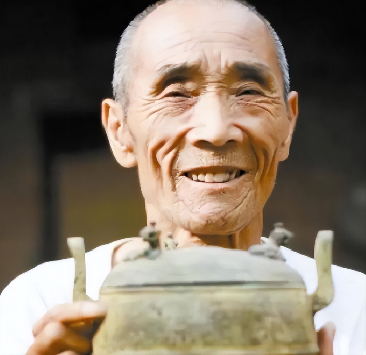 河南老汉靠造假发财,河南老汉造假一年赚1亿多