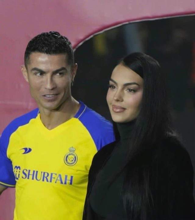 c罗穿范思哲西装,精神小伙范思哲