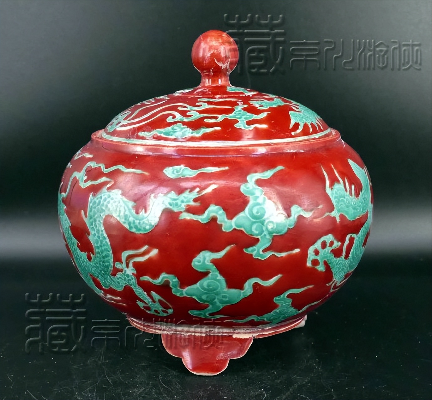 成化斗彩单色釉龙纹天字盖罐,馆藏成化斗彩龙纹天字罐真品图