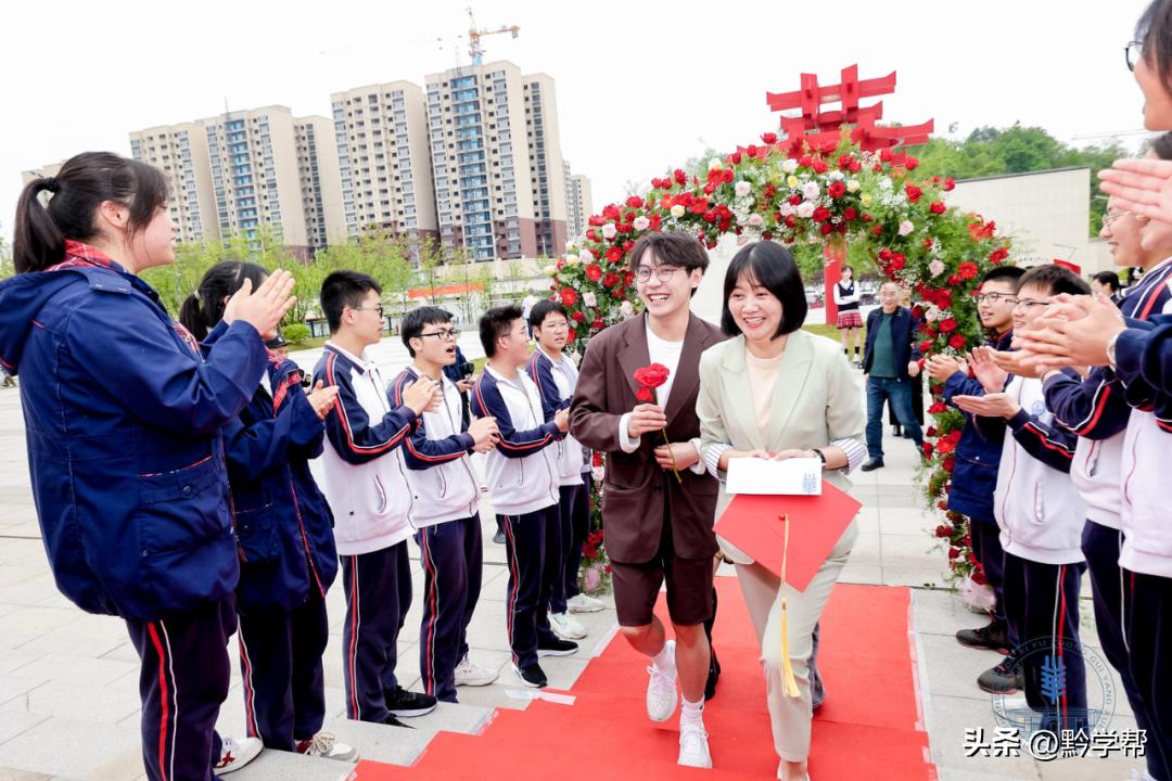 贵阳一中21年毕业照,一中实验23届