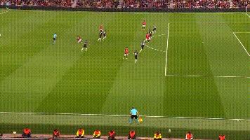 0-2爆冷英超卫冕欧冠输过保级球队,曼联最惨痛的比分