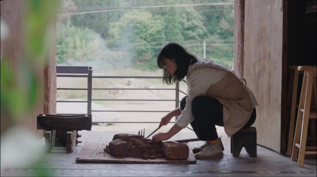 裸辞女教师云南,辞职女教师隐居山村多年