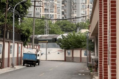 穿越五块石的百米窄巷，打开铁半城的光