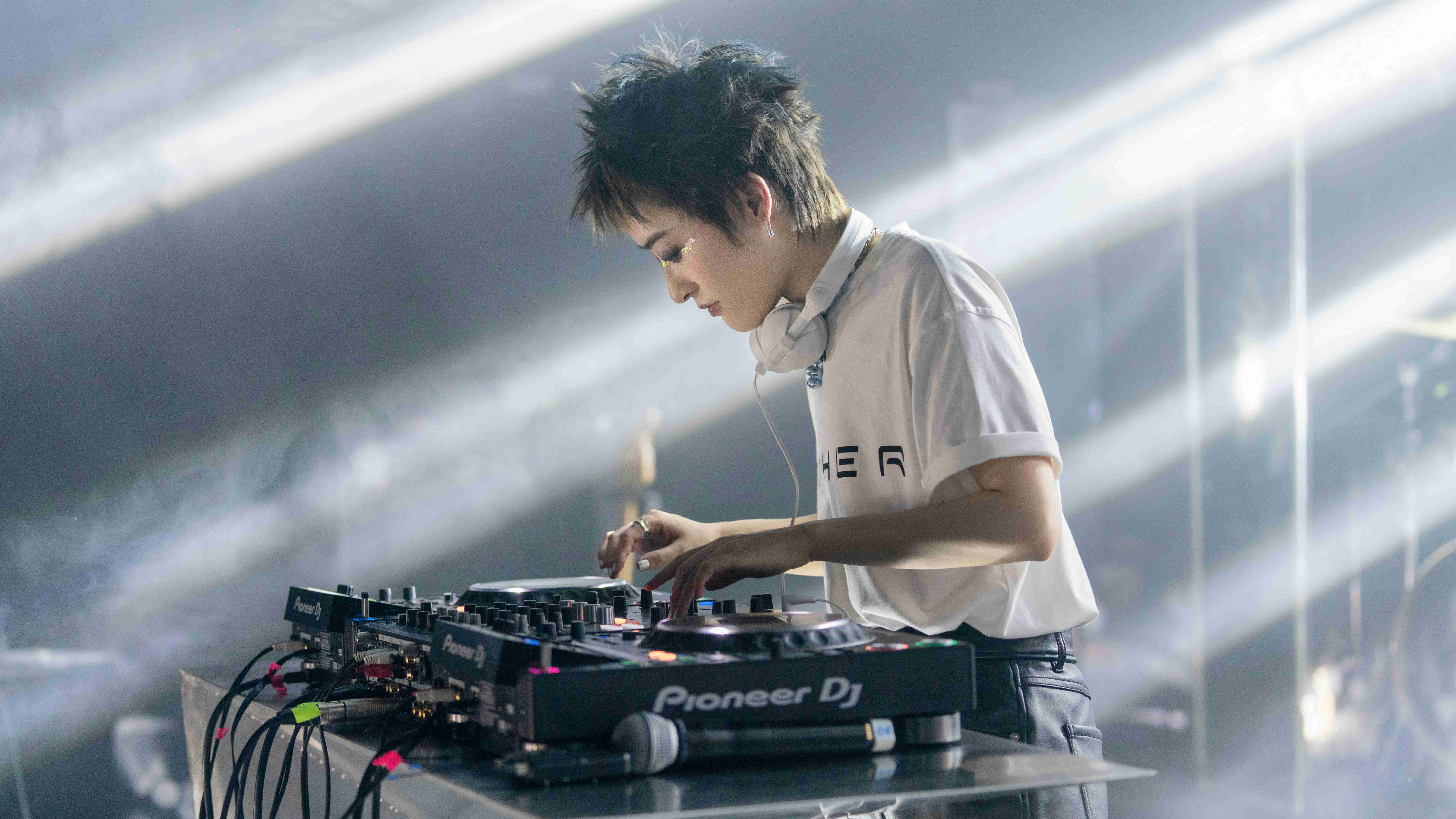 爆出了曾经涉嫌抄袭的黑历史,曾轶可割韭菜后续