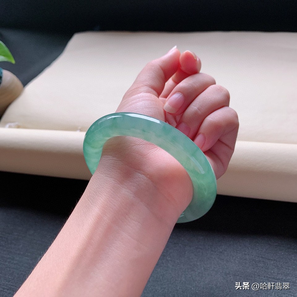 价值过千亿的翡翠品种,翡翠高冰种芙蓉种的价值