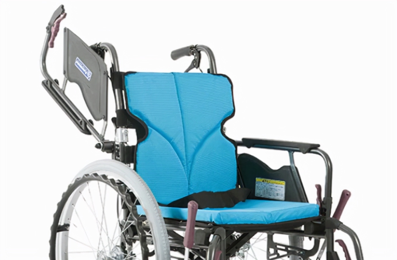 老年人专用轮椅怎么挑选,如何给老人挑选手动轮椅