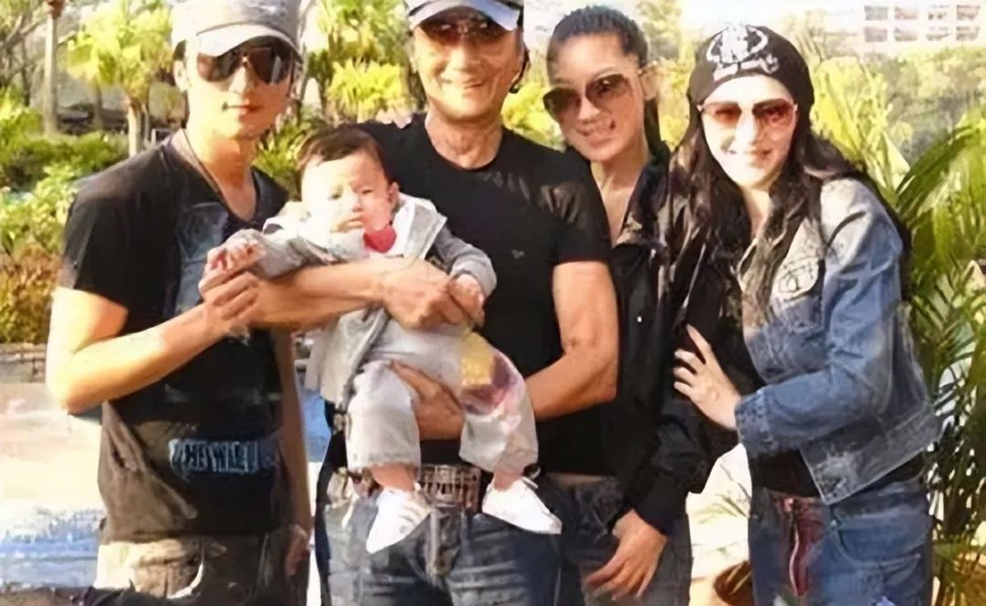 被谢贤养了12年的coco,coco什么时间和谢贤好的