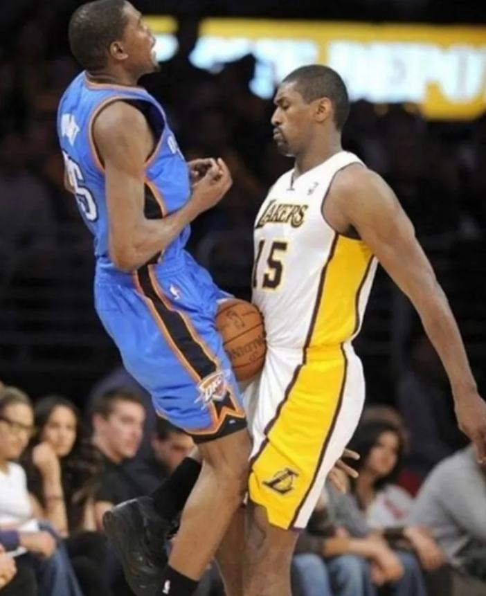 赛场上搞笑的瞬间救人,职业赛场上的十大爆笑场面