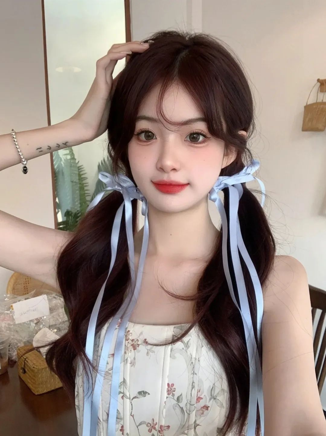 今年别再披头散发了三款减龄发型,既不显脸大又不披发的发型