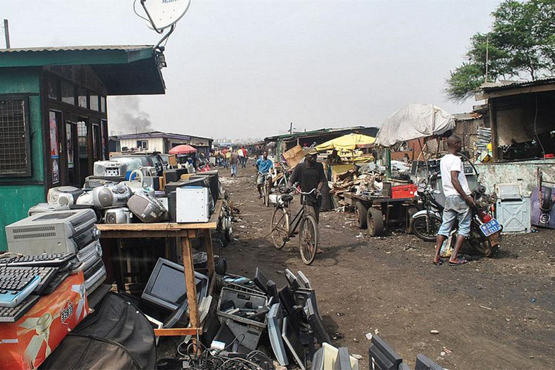 为出国女子嫁南美黑人，婚后悲惨多次逃跑，最后求助中国大使馆