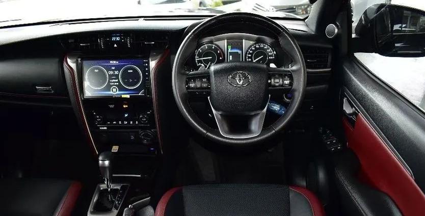 丰田霸道黑武士炫酷视频,最新版丰田奔跑者图片