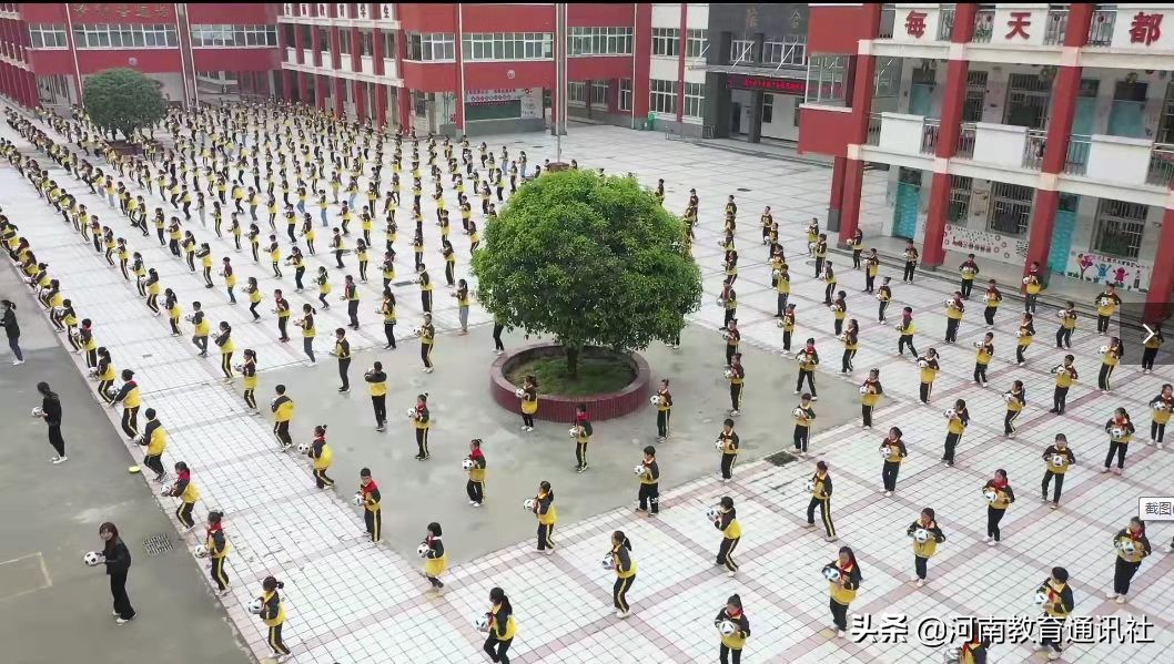 西咸上林学校阳光大课间跑操活动,新时代学校阳光跑操