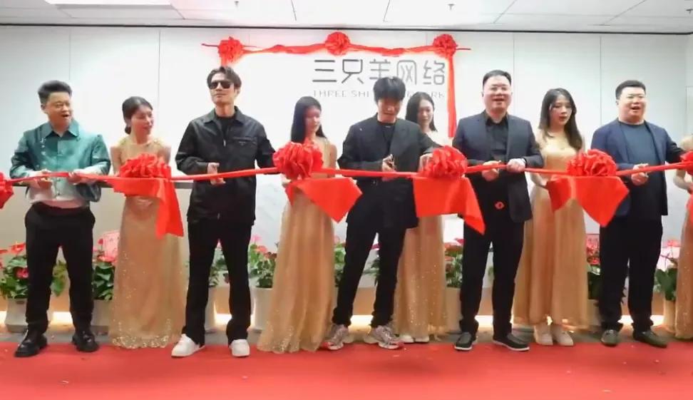 疯狂小杨哥什么时候入驻抖音,杭州抖音官方活动直播小杨哥