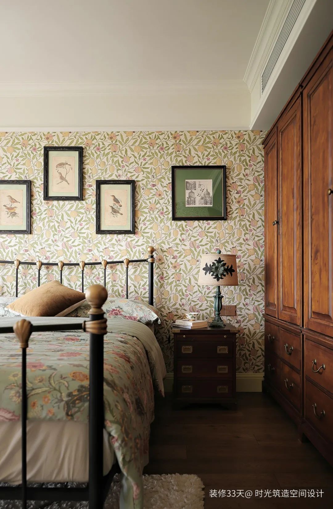 绻佸崕閮藉競閲岀殑鐢板洯鐢熸椿,绻佸崕閮藉競涓殑璇楁剰浜哄眳