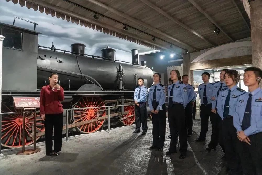 閾佽璇楄瘝澶т細,鑷存暚鍏畨姘戣璇楄瘝