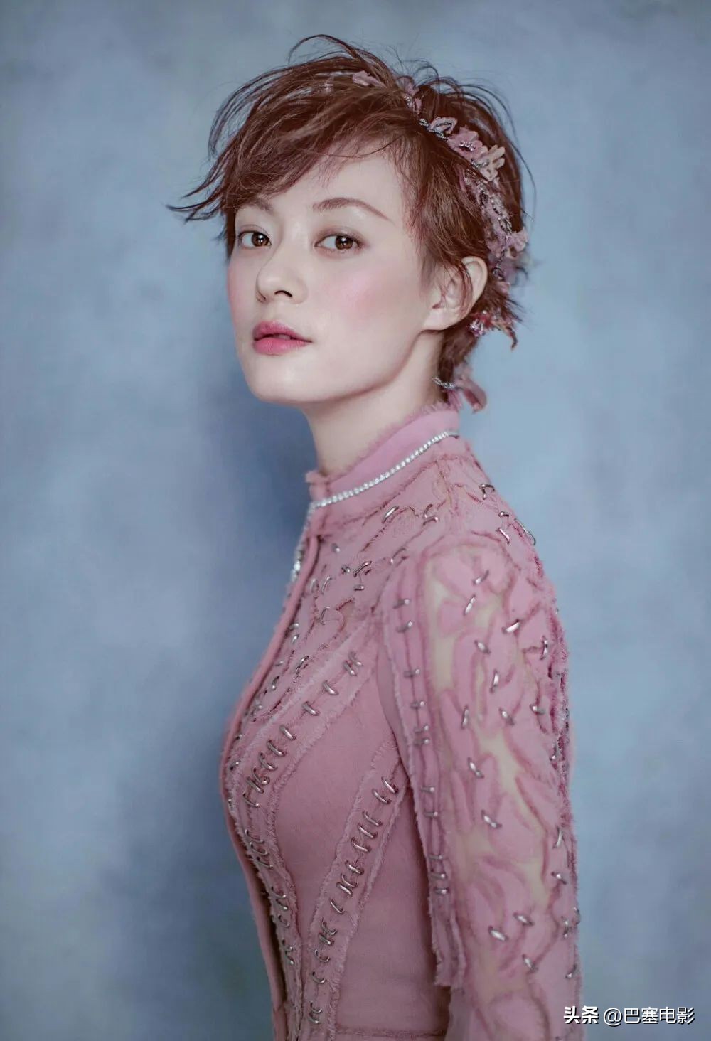 赵丽颖眼睛发炎上台领奖侧面照片,赵丽颖领奖神图高清照片