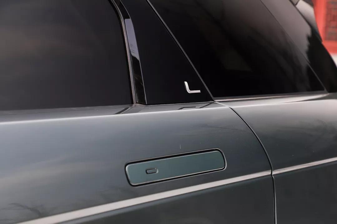 揽胜极光全系车型,路虎揽胜极光l混动三缸怎么样