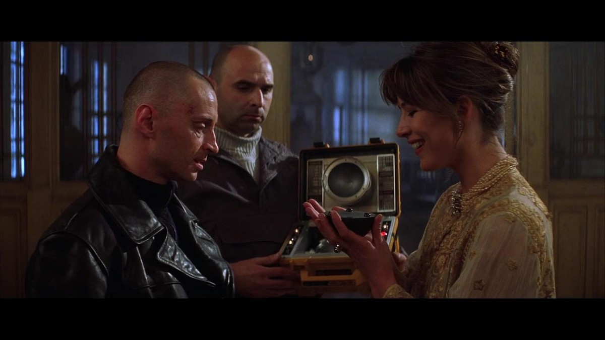 007之黑日危机原版,007电影的背景音乐