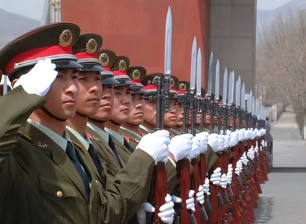 每一次蜕变，都是刻骨铭心：军校的苦，究竟该怎么吃？