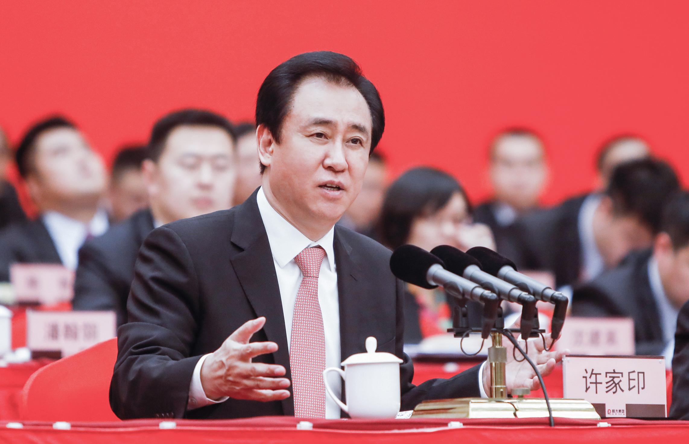 许家印又亏8000亿丝毫不慌,负债两万亿的许家印还能翻身吗