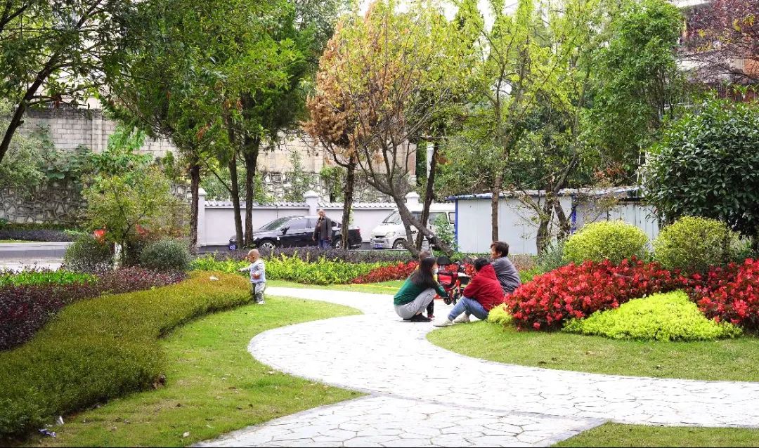 贵阳花溪背街改造效果图,小巷改造小花园