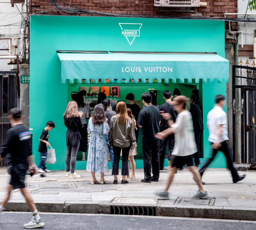 用1740元拿下三个LV包，这届年轻人是懂“平替”的