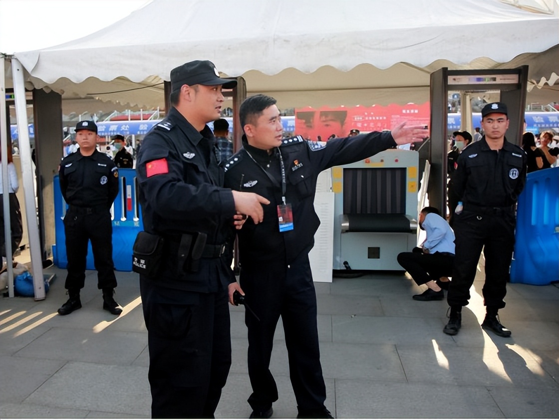 节日我在岗用坚守诠释劳动最光荣,节日我在岗致敬警营最美劳动者