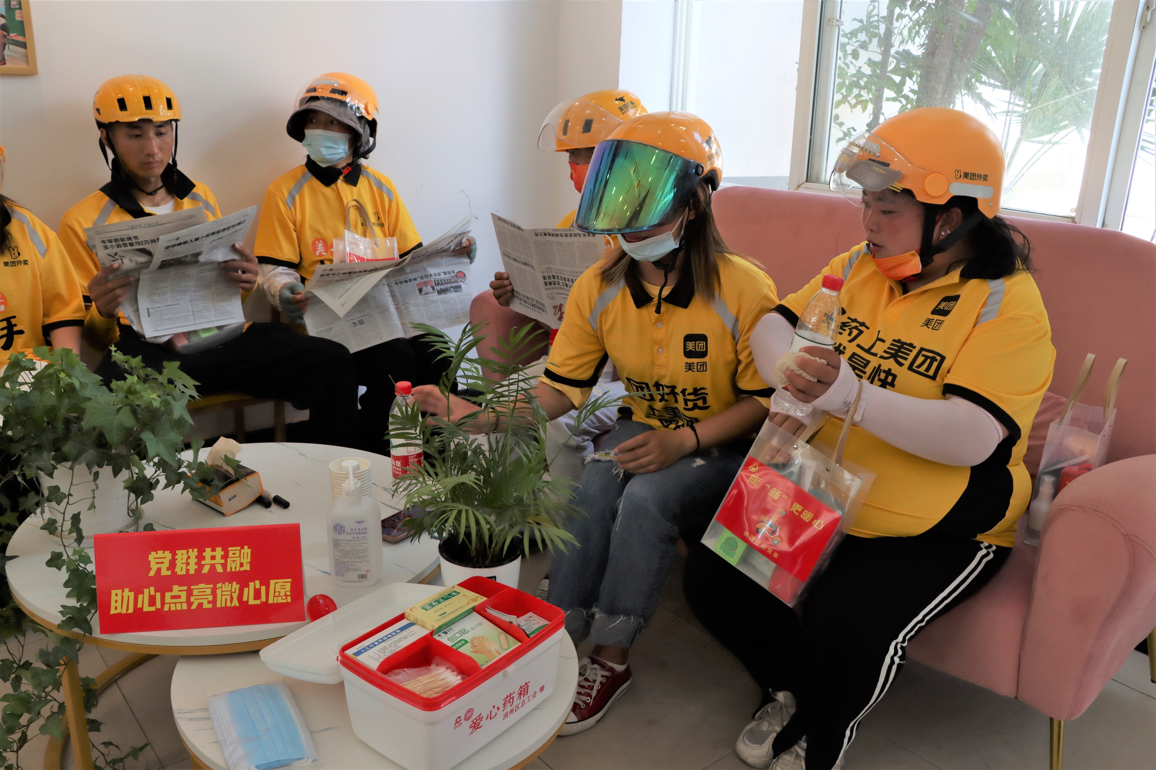 镇江桃园社区“暖‘新’加油吧”美团外卖驿站启用