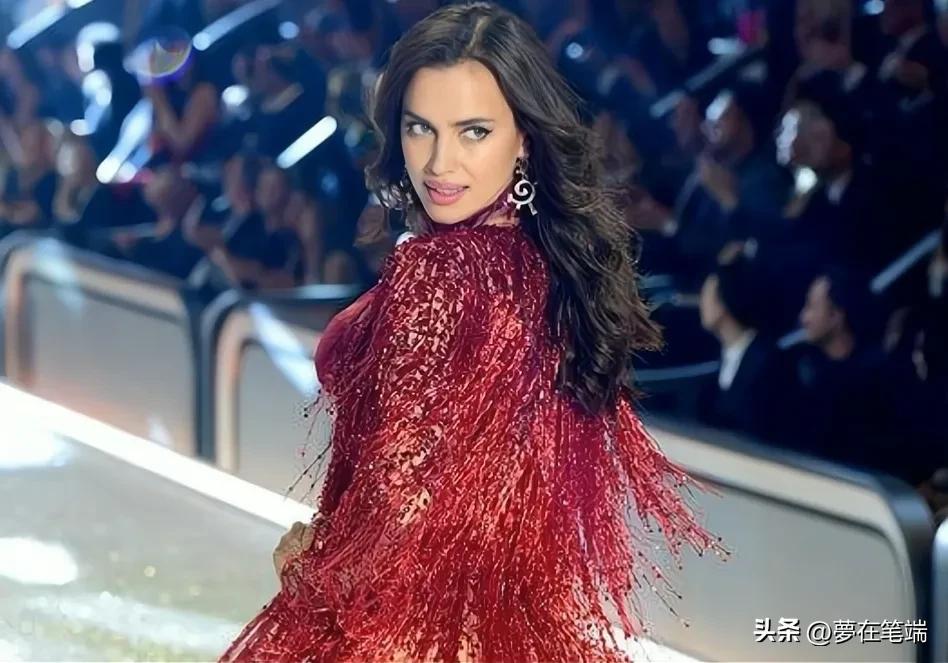 c罗为什么和伊莲娜分开,c罗依然关注着前任伊莲娜