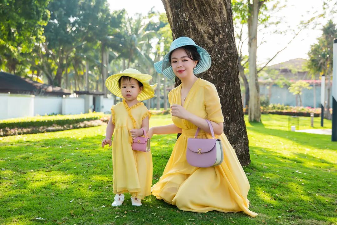 英国女王最喜欢的包包牌子,英国女王拿的包包价格