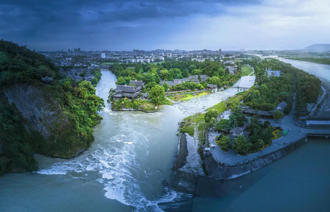 都江堰为什么值得我们纪念,震撼人心的都江堰