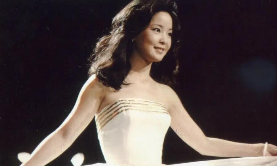 娱乐圈塌鼻子宽鼻翼好看的女明星,塌鼻子也能美出圈