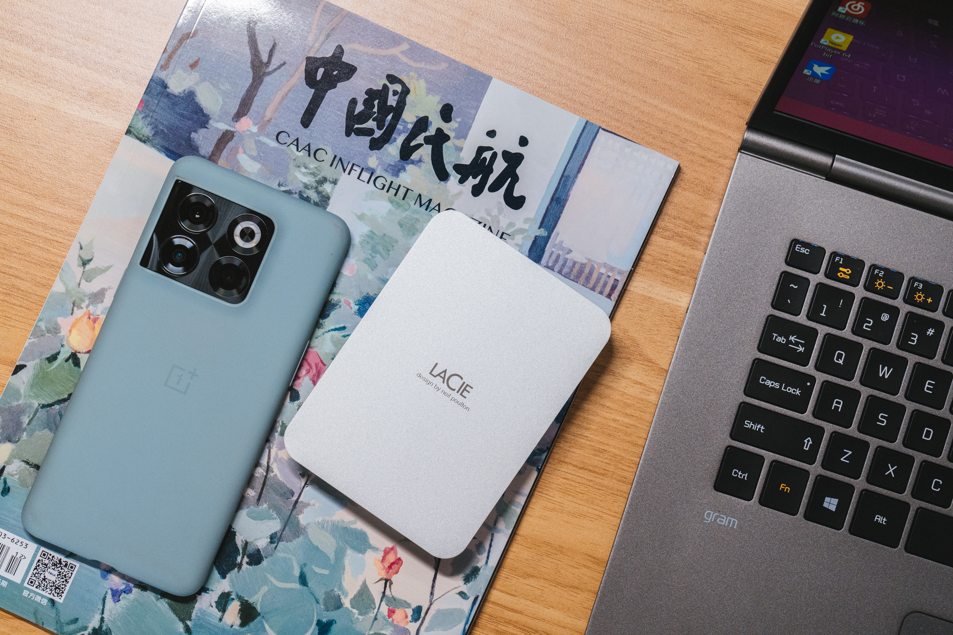 种草的翻包文化，好物实用至上：我的通勤实用主义EDC都有些啥？