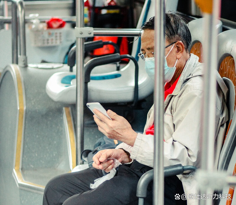 一侧耳朵全聋佩戴助听器有用吗,老年人耳聋耳背怎么佩戴助听器