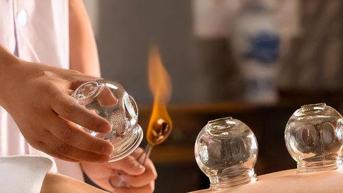 拔火罐吸出来的是湿气还是毒素,拔火罐吸出来的瘀血是体内毒素吗