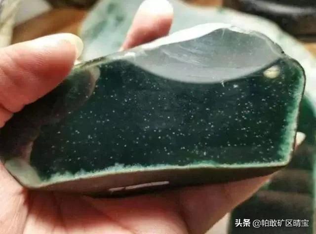 天空蓝和蓝水翡翠有什么区别,什么是蓝水翡翠