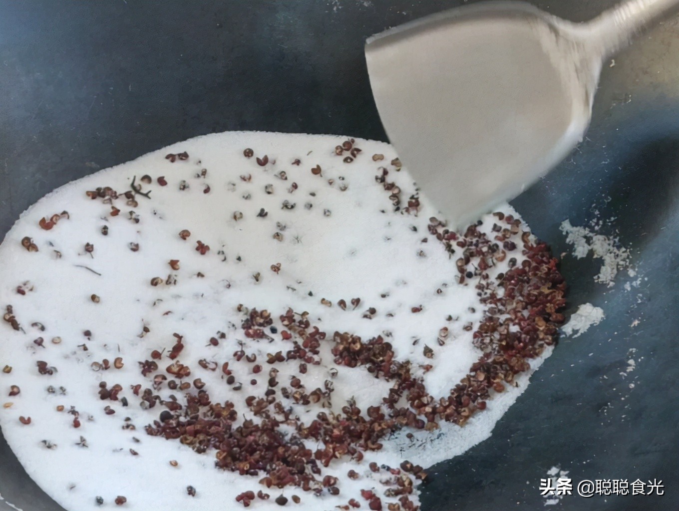 腌腊肉100斤肉放多少盐才不咸不淡,10斤猪肉放了180克盐腌腊肉会咸吗