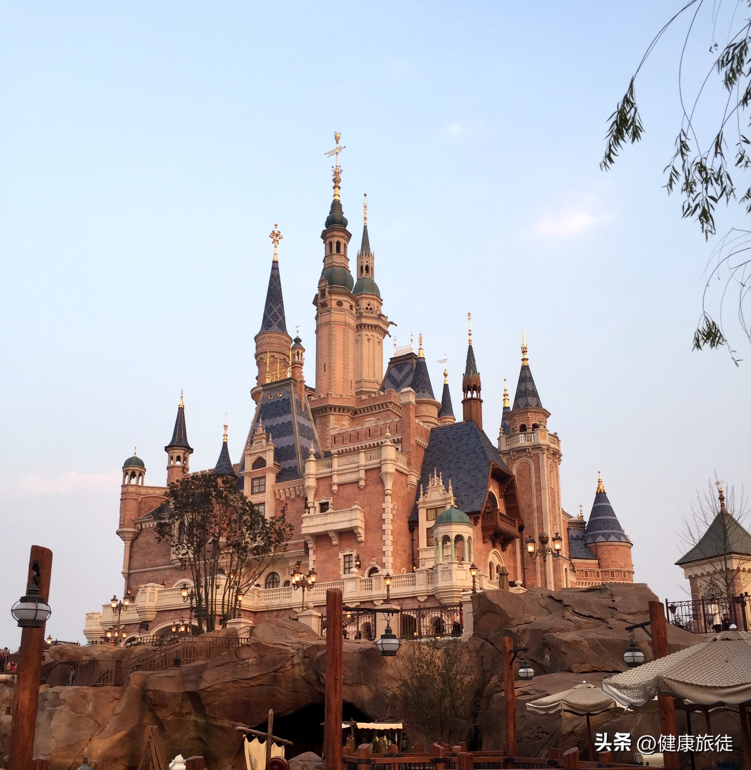 上海迪士尼乐园夏日狂欢盛宴,上海迪士尼乐园七大主题乐园介绍