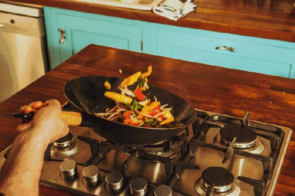 不粘锅炒锅和传统铁锅哪个好,不锈钢炒锅不粘锅哪个好
