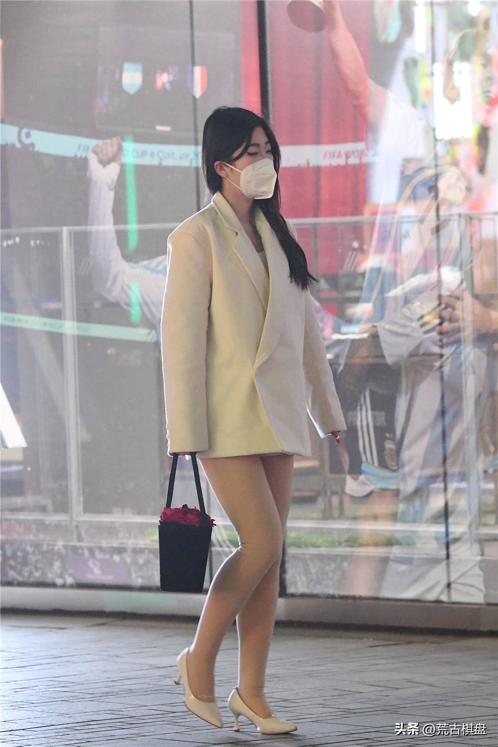 复古雕花细高跟单鞋怎么搭配好看,气质小清新平底尖头单鞋