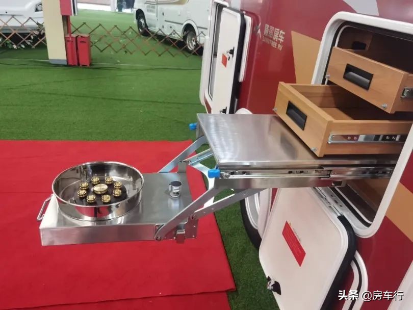 全新细节升级,更大休息空间,老约翰2022款定制版房车来了