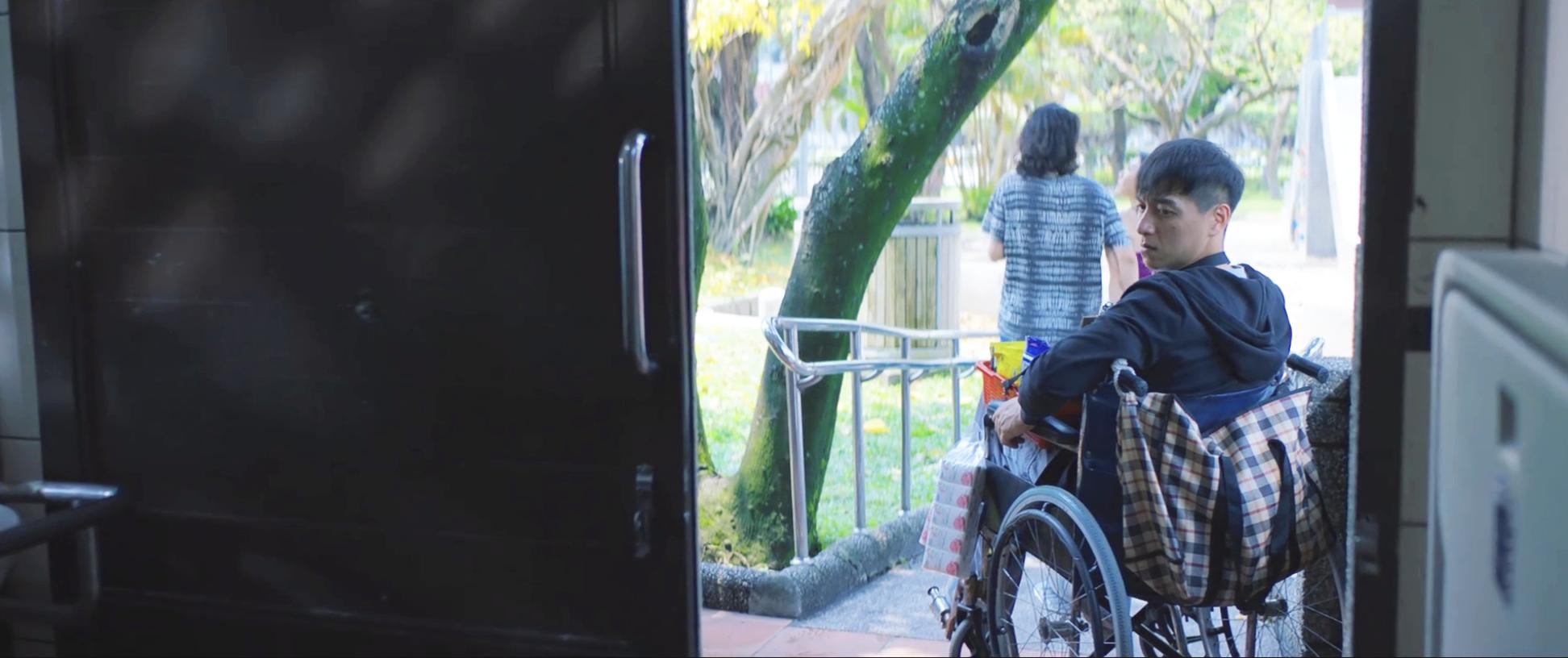 弑亲、卖肉、*拍偷**，尺度爆表，如此生猛的华语片，惊到我了