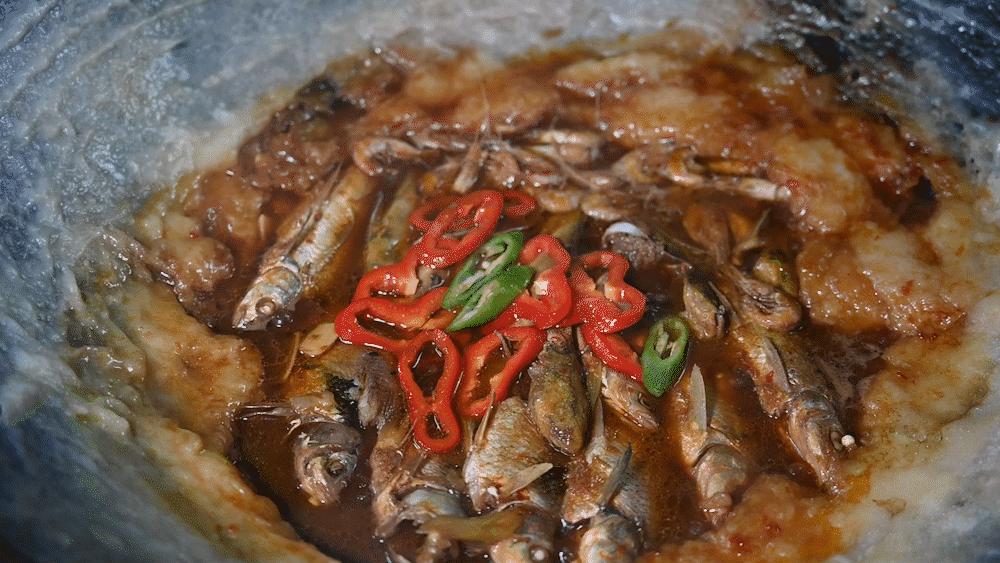 洪泽朱坝美食城小鱼锅贴哪家正宗,靠近洪泽湖服务区的小鱼锅贴店