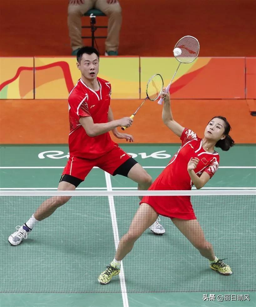 羽毛球居家锻炼因为热爱所以坚持,日常业余羽毛球运动