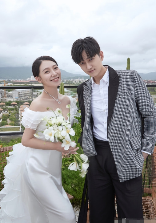 “杀姐姐”落魄了，马可直播卖女士*裤内**，4元一条还亲自上手示范