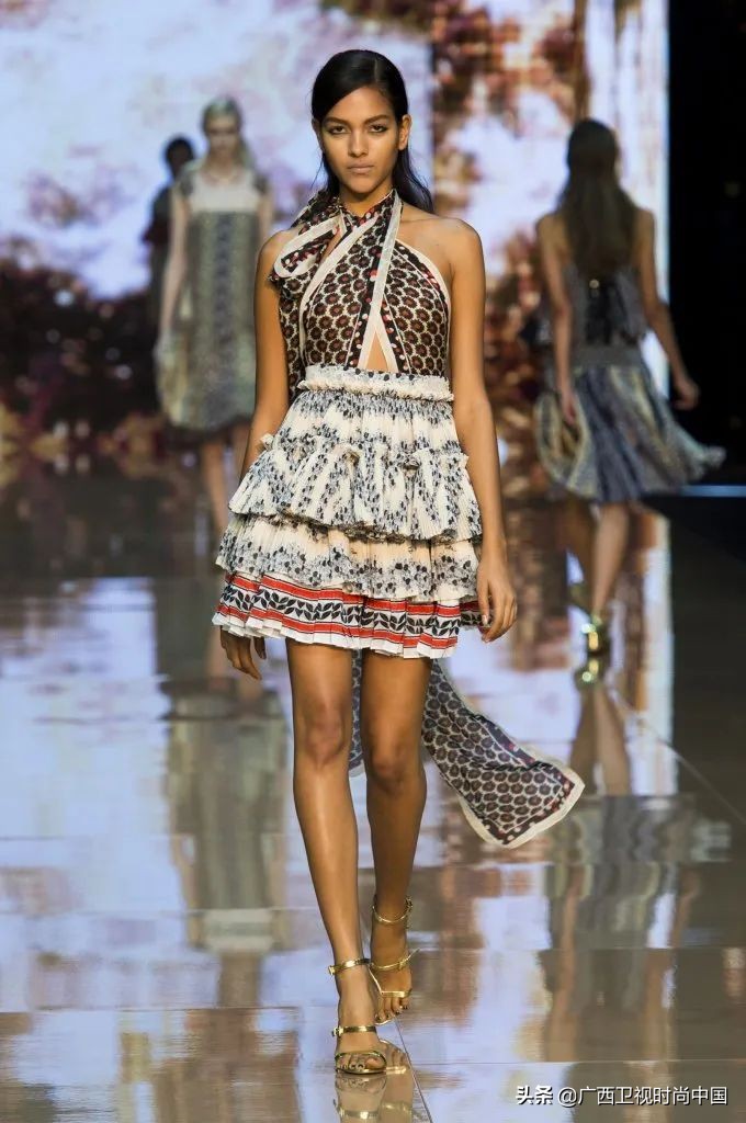 很热怎么穿,夏季天热怎么穿才够时尚