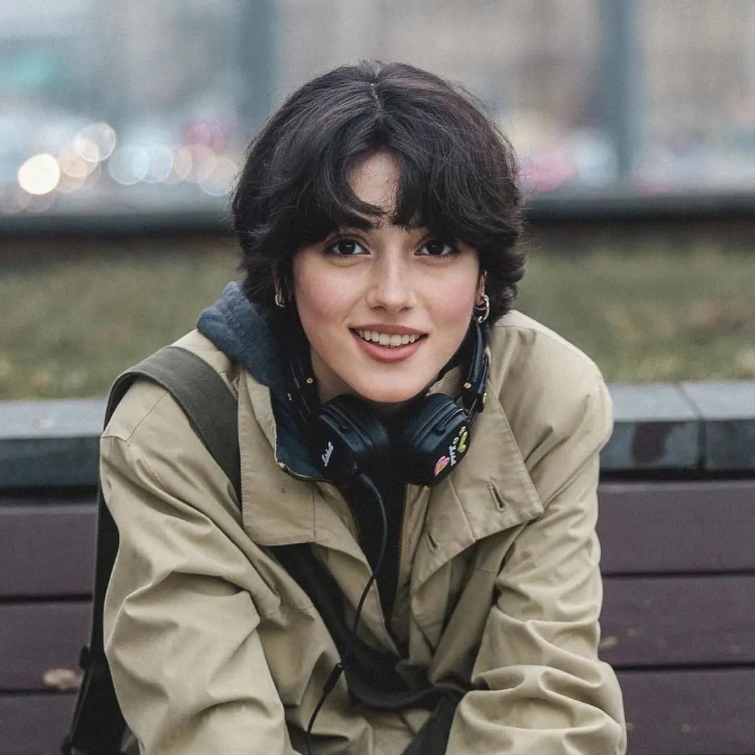 俄罗斯逃课女孩走红,俄罗斯女生被偷拍爆红网络